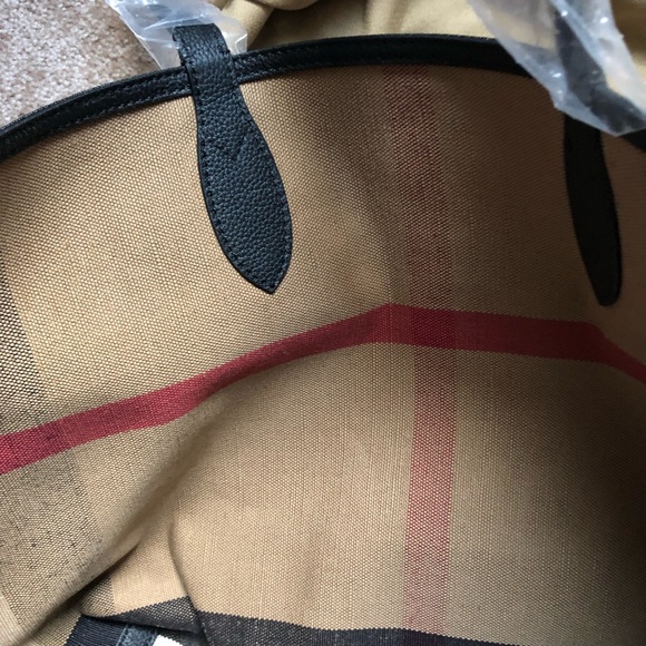 BURBERRY Reversible London Doodle Tote, Black Leather-Canvas/Check Interior NWT - Picture 10 of 16
